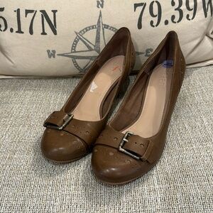 Brown heels with buckles NWT